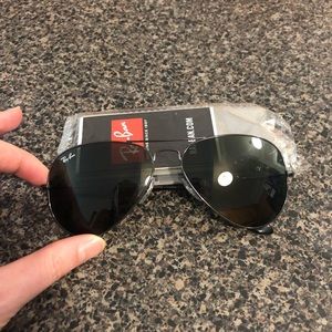 Black Ray-Ban Aviators